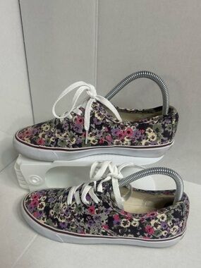 American Eagle  Low Top Floral Print Shoes Lace Up Sneakers women’s size 7